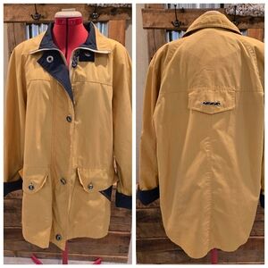 Vtg Fen-nelli Lightweight Ladies COAT M-L gold & Black